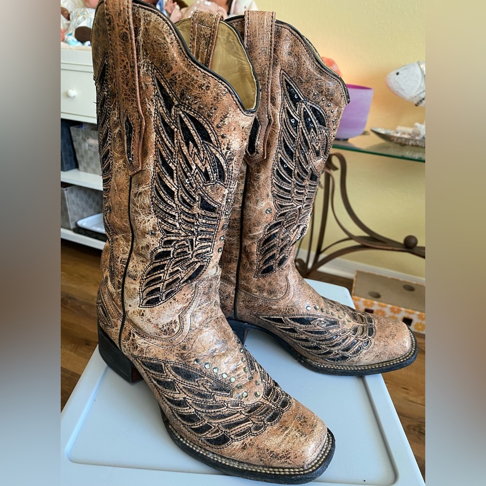 Corral Butterfly Sequin Inlay Boots size 8
